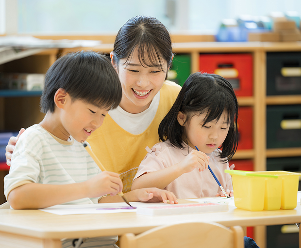 家庭的な落ち着いた雰囲気のなかで行う、少人数制の手厚い保育のイメージ